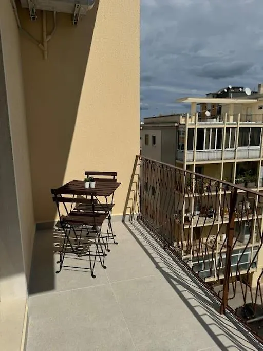 Barien Room 1 0*, Μπάρι Ιταλία